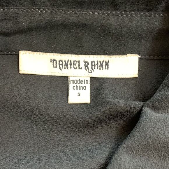 🟢3 items for $——20DANIEL Rainn blouse sequined collar button front hi-lo hem - Picture 6 of 13